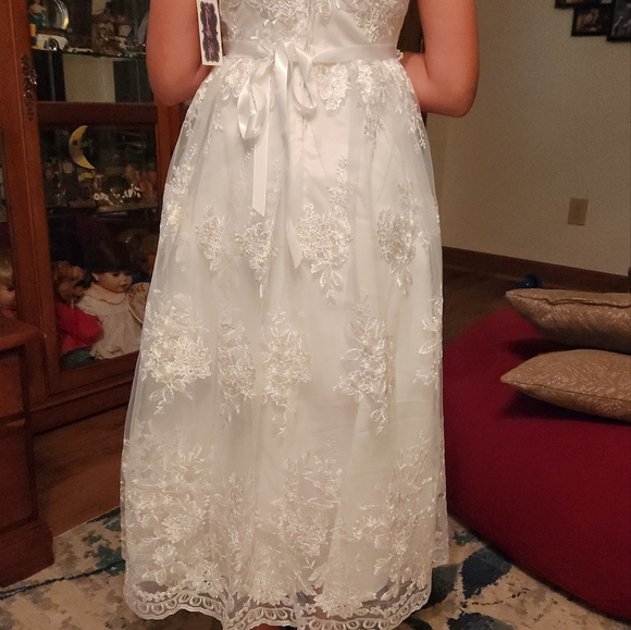 Chantilly Place Girls Formal, Jr. Bridesmaid Dresses, Size 10 White - Picture 15 of 15